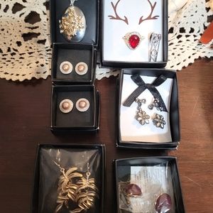 Jewelry Lot Oak Tree Locket Necklace. Earrings & Ring AVON NOS